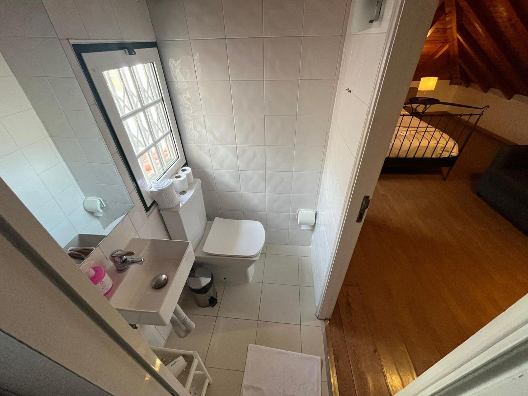 2 Bedroom, 2 Bathroom Apartment - Travessa Da Madalena Lisbon Exterior photo